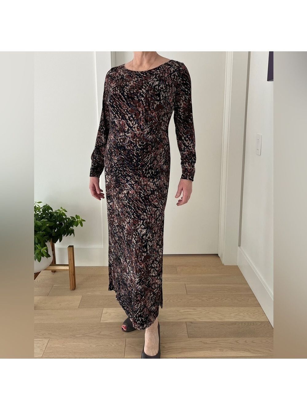BCBG MAXAZRIA Long Sleeve Maxi Dress Side Slit Scoop Neck Travel Contemporary